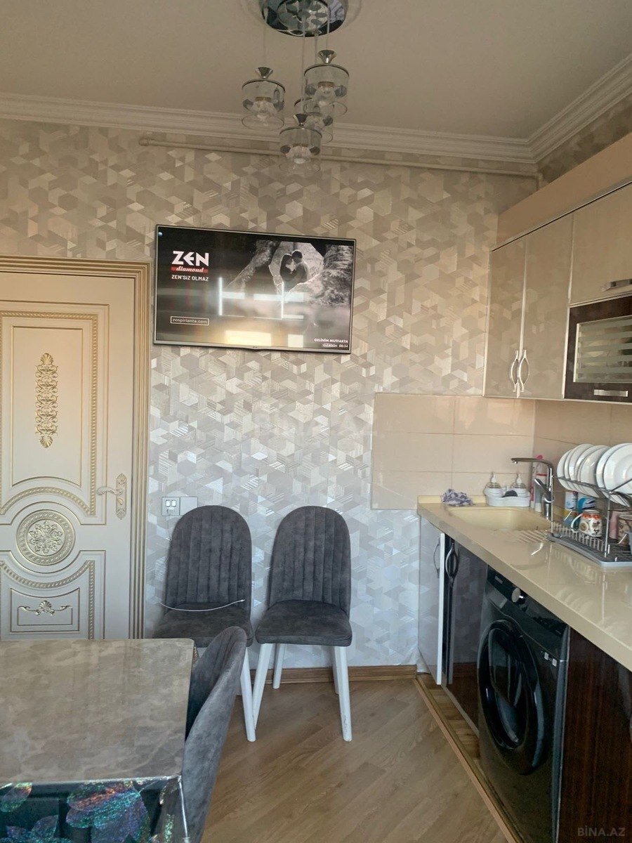 3 otaqlı Köhnə tikili, Bakıxanov q., Bakı