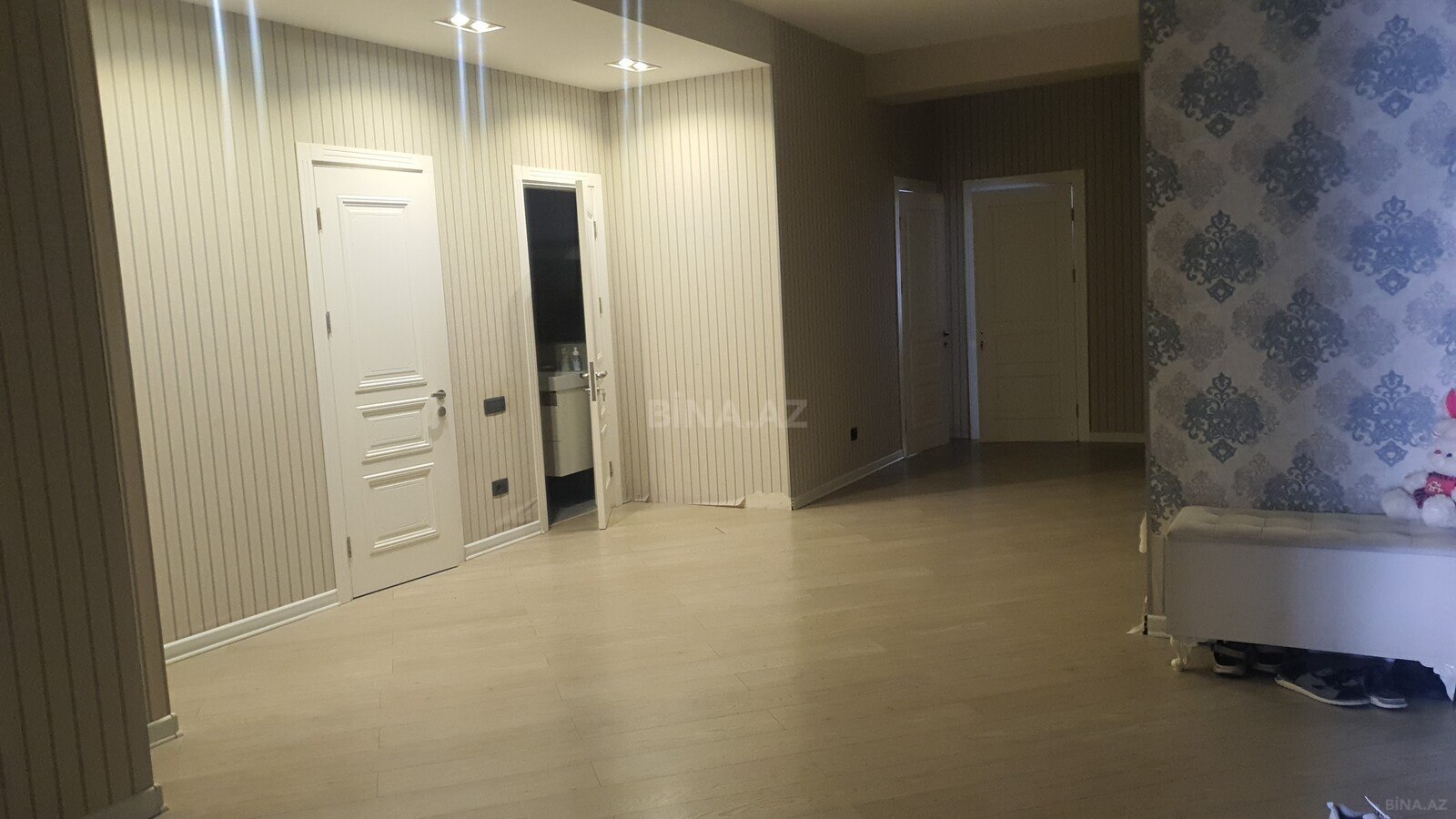4 otaqlı Yeni tikili, Elmlər Akademiyası m., Bakı