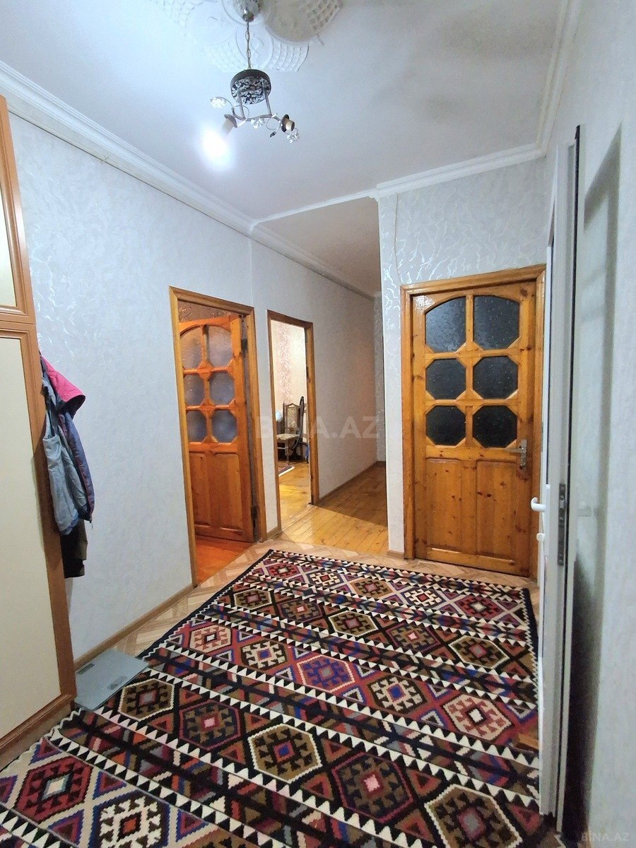 5 otaqlı Köhnə tikili, Xalqlar Dostluğu m., Bakı