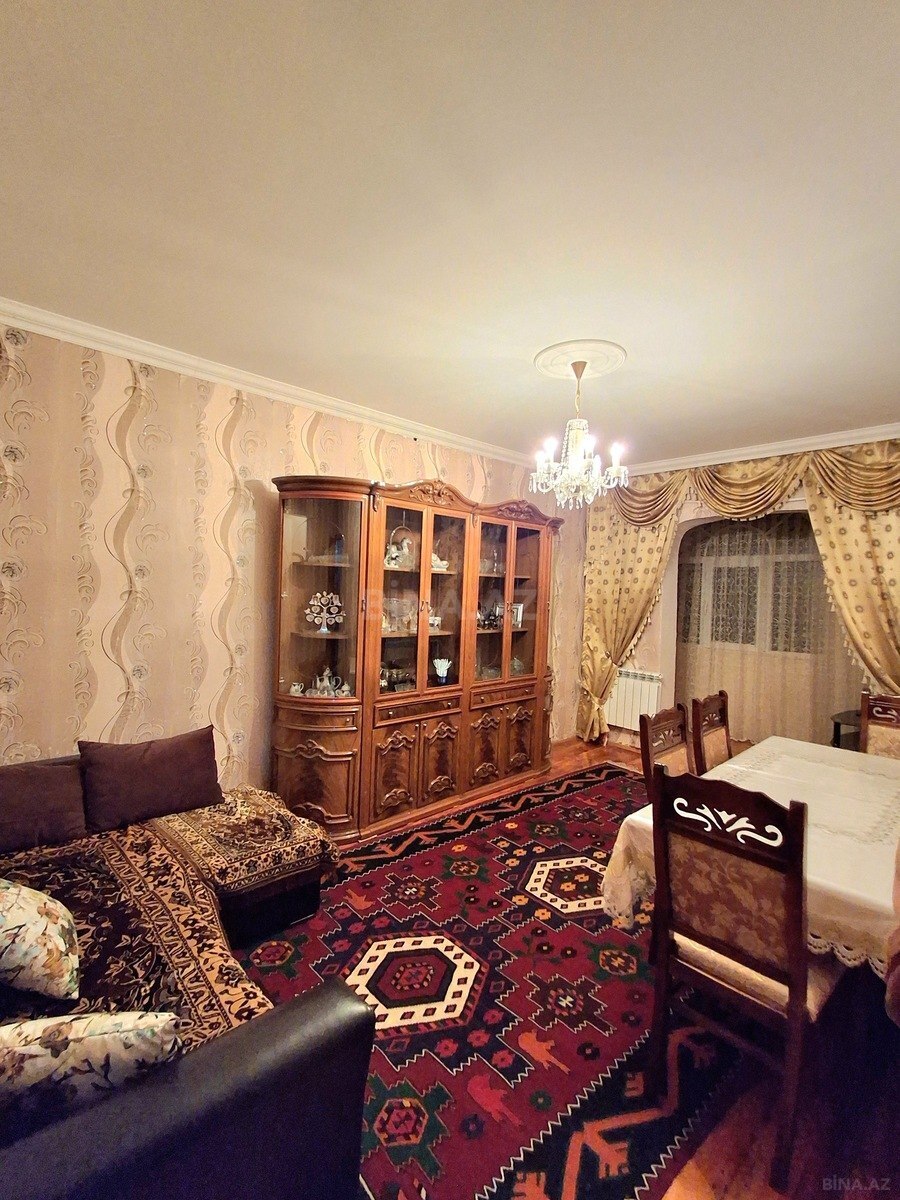 5 otaqlı Köhnə tikili, Xalqlar Dostluğu m., Bakı