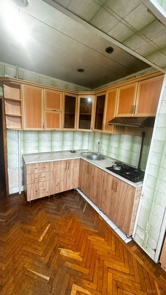 4 otaqlı Köhnə tikili, Elmlər Akademiyası m., Bakı
