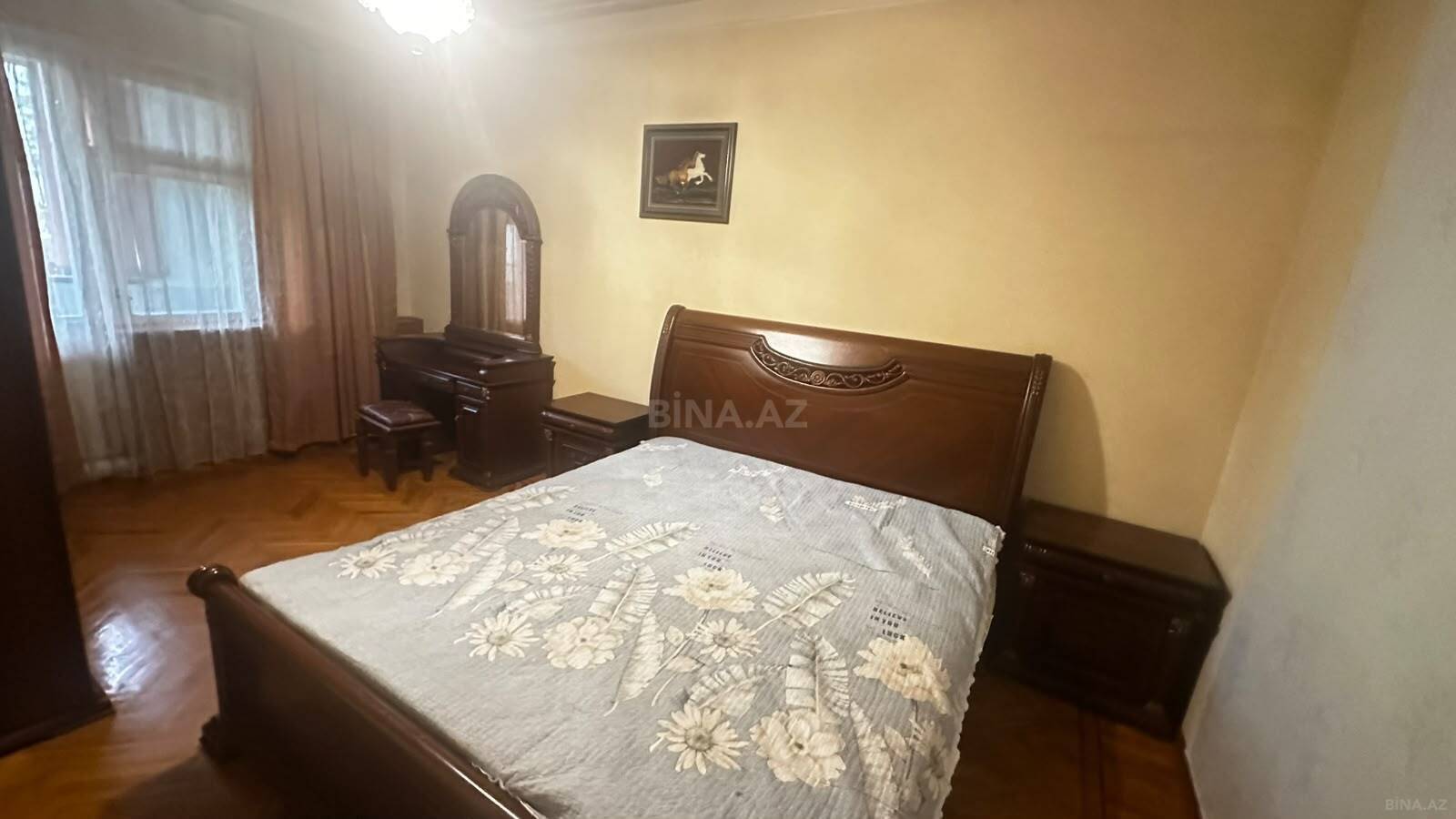 4 otaqlı Köhnə tikili, Elmlər Akademiyası m., Bakı