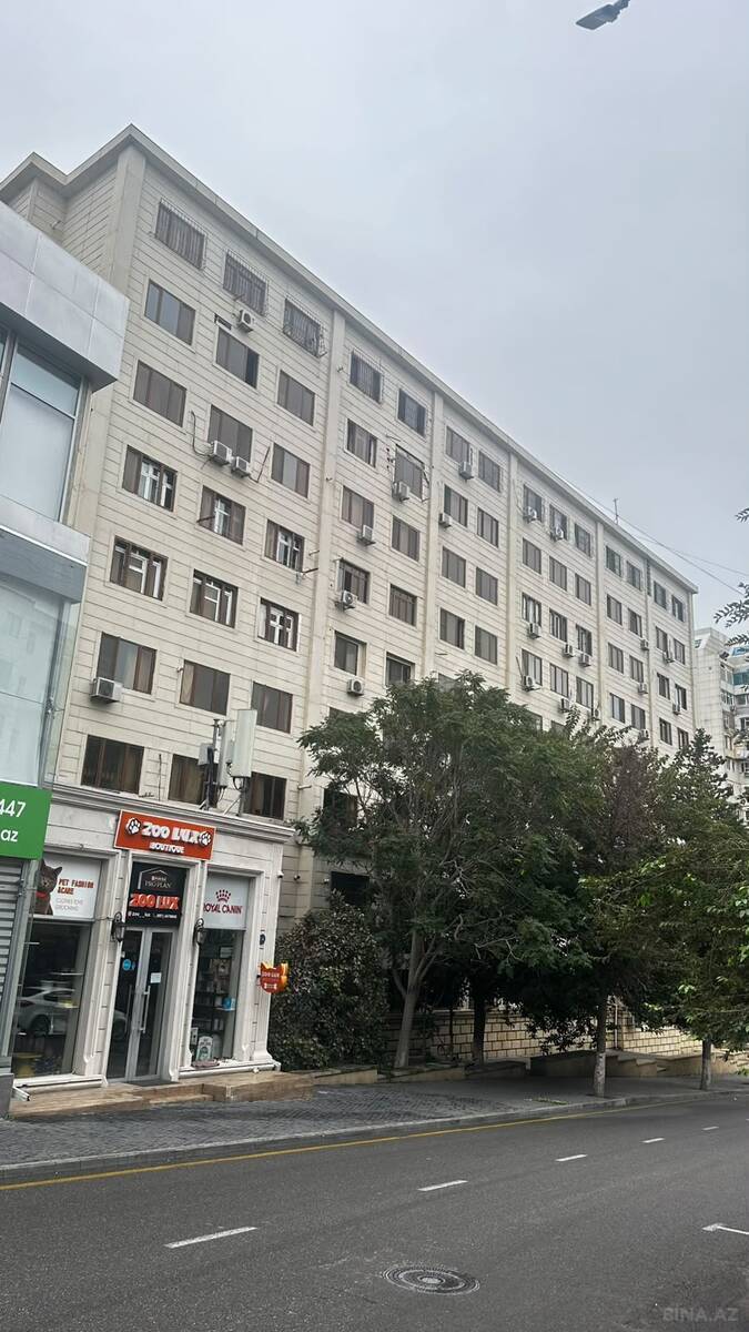 4 otaqlı Köhnə tikili, Elmlər Akademiyası m., Bakı