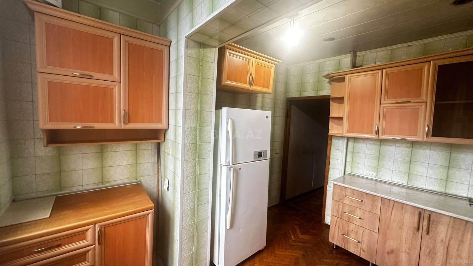 4 otaqlı Köhnə tikili, Elmlər Akademiyası m., Bakı