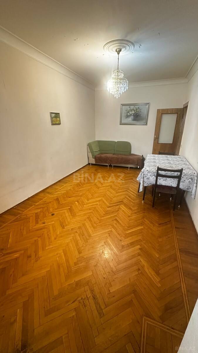 4 otaqlı Köhnə tikili, Elmlər Akademiyası m., Bakı