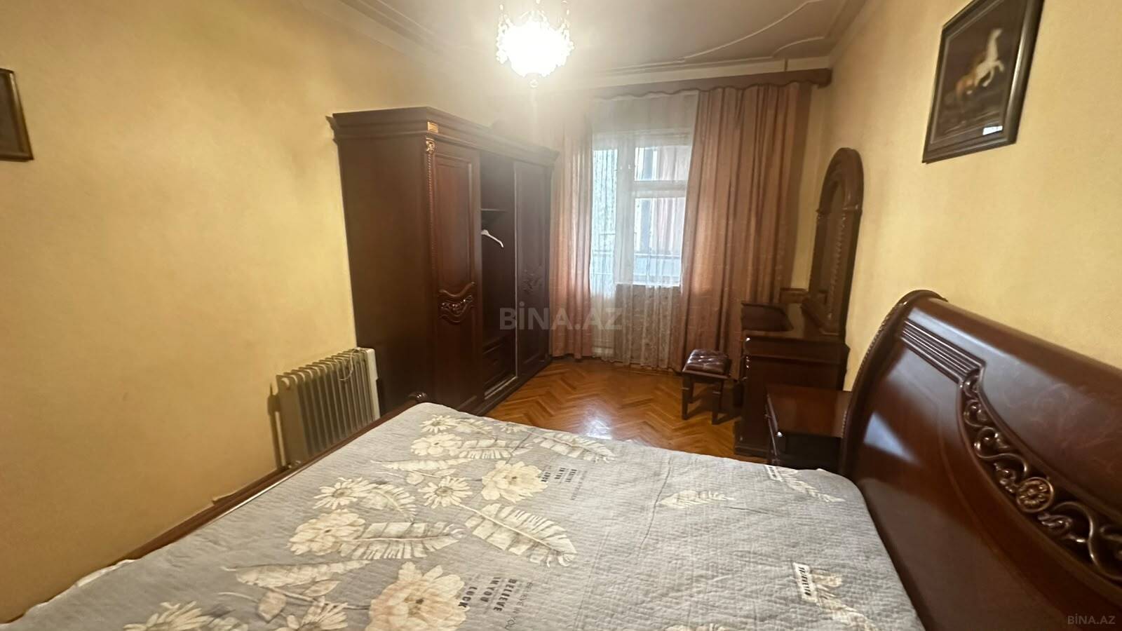 4 otaqlı Köhnə tikili, Elmlər Akademiyası m., Bakı