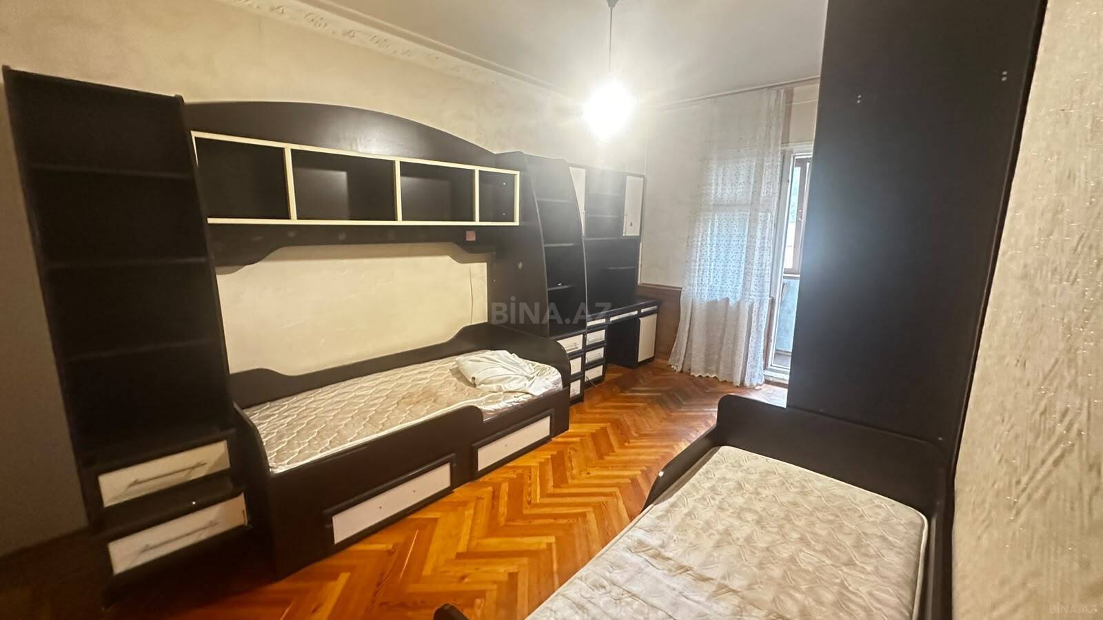 4 otaqlı Köhnə tikili, Elmlər Akademiyası m., Bakı