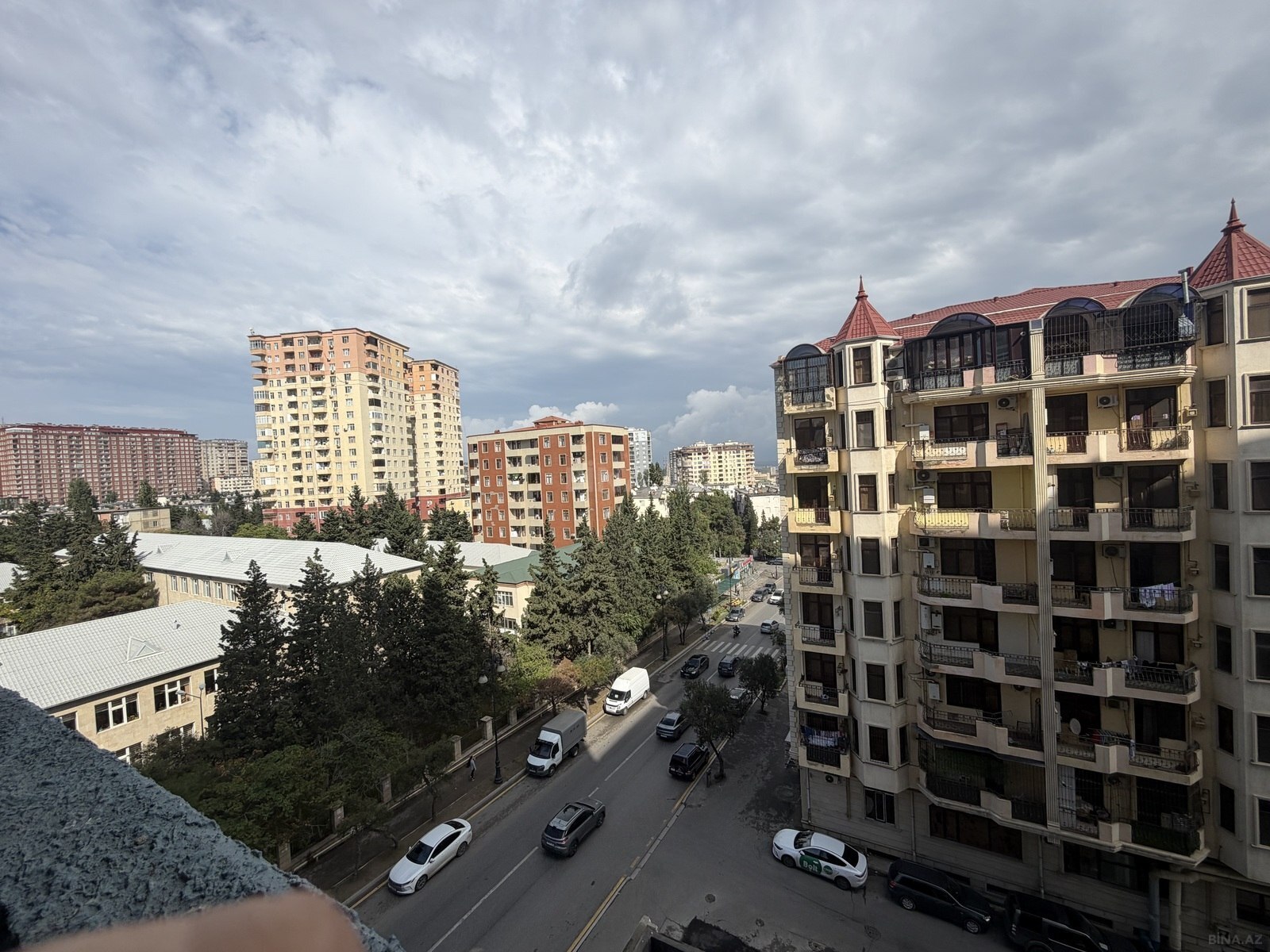 4 otaqlı Yeni tikili, Memar Əcəmi m., Bakı