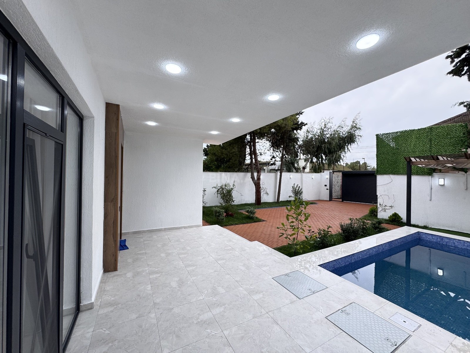 4 otaqlı Həyət evi/Bağ evi, Şüvəlan q., Bakı