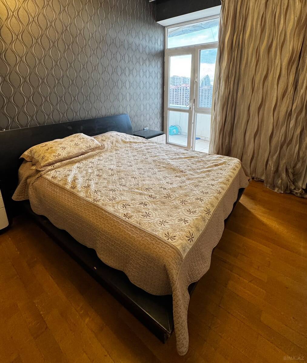 4 otaqlı Yeni tikili, Şah İsmayıl Xətai m., Bakı
