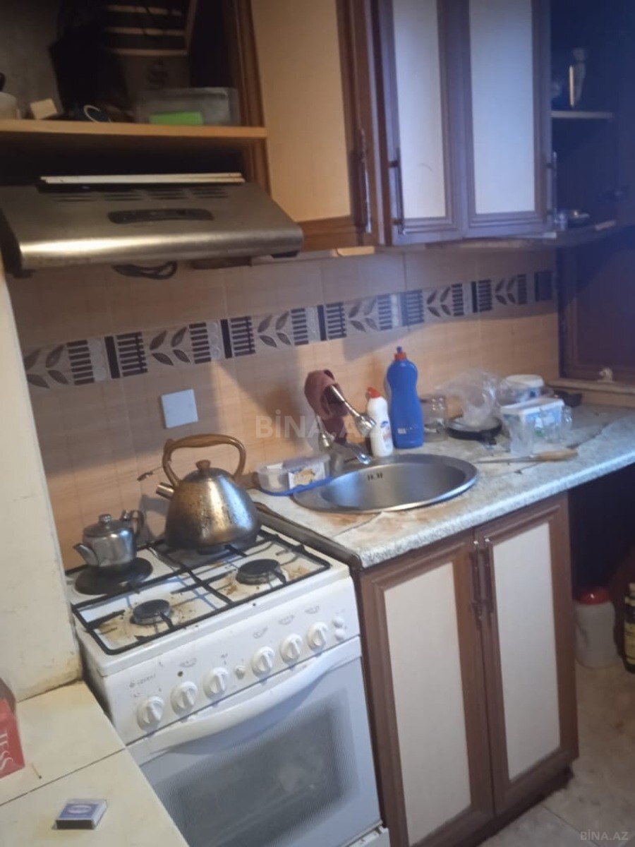 3 otaqlı Köhnə tikili, Neftçilər m., Bakı