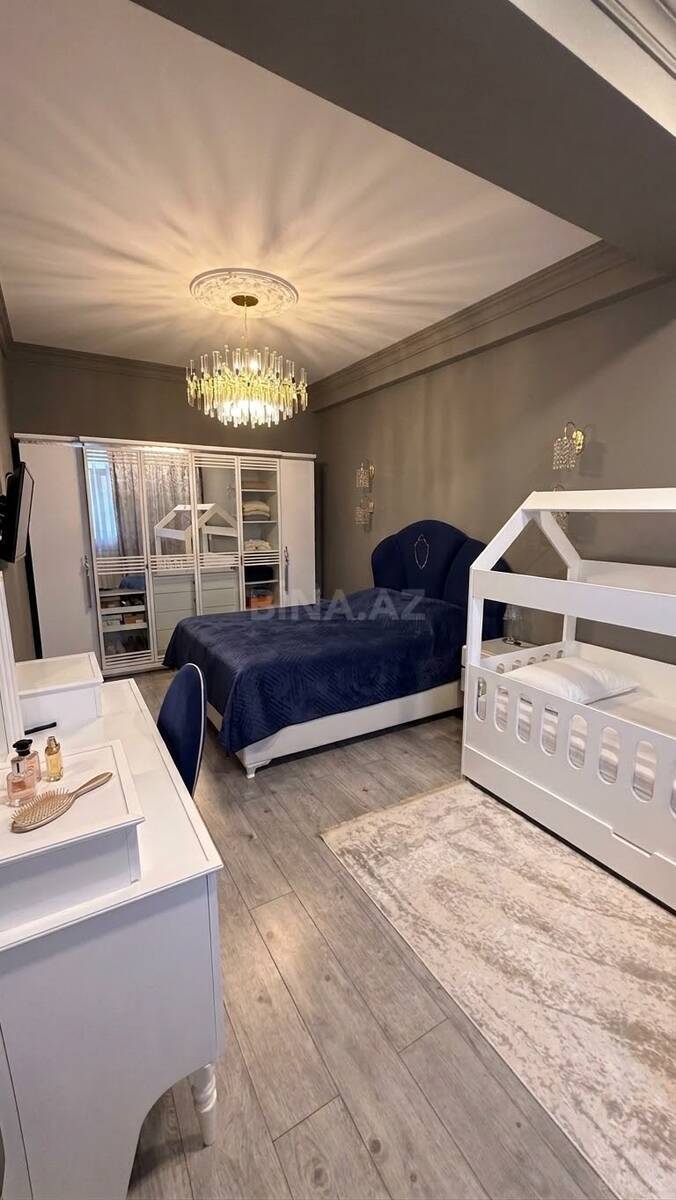 3 otaqlı Yeni tikili, 8-ci mikrorayon q., Bakı