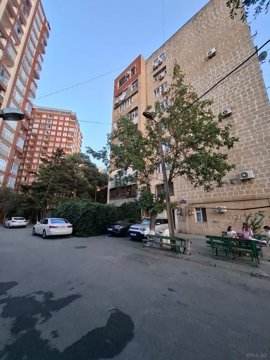 3 otaqlı Köhnə tikili, Memar Əcəmi m., Bakı