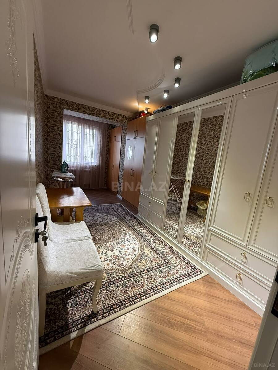 3 otaqlı Köhnə tikili, Qara Qarayev m., Bakı
