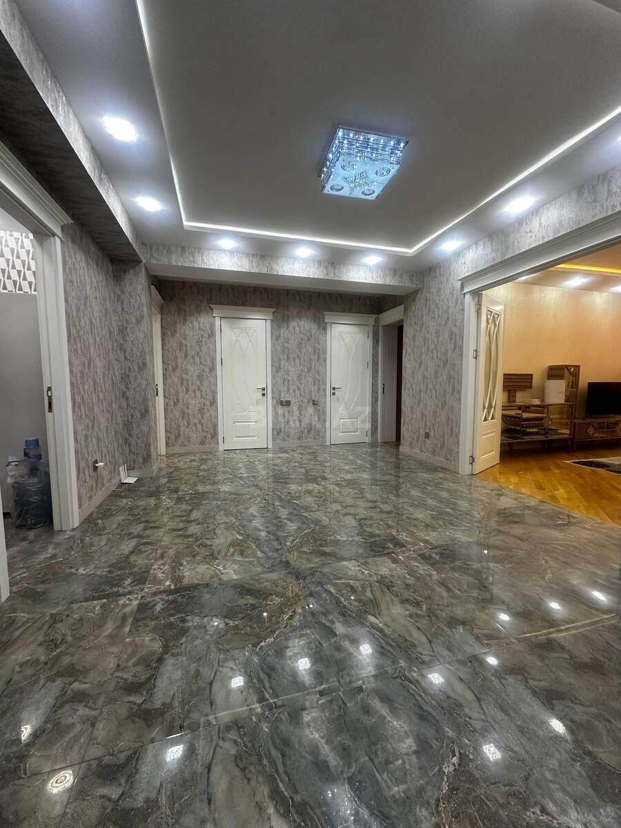 3 otaqlı Yeni tikili, İnşaatçılar m., Bakı