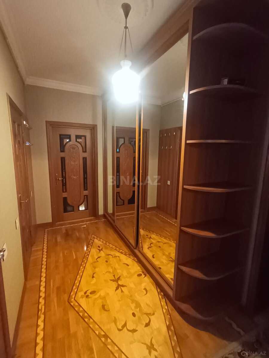 3 otaqlı Köhnə tikili, 28 May m., Bakı