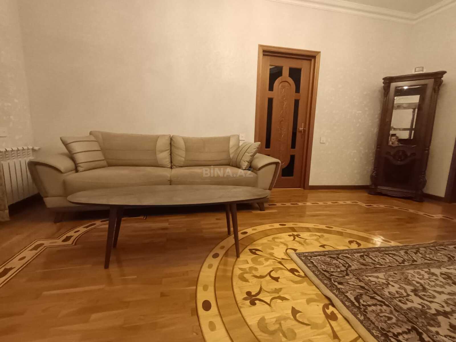 3 otaqlı Köhnə tikili, 28 May m., Bakı