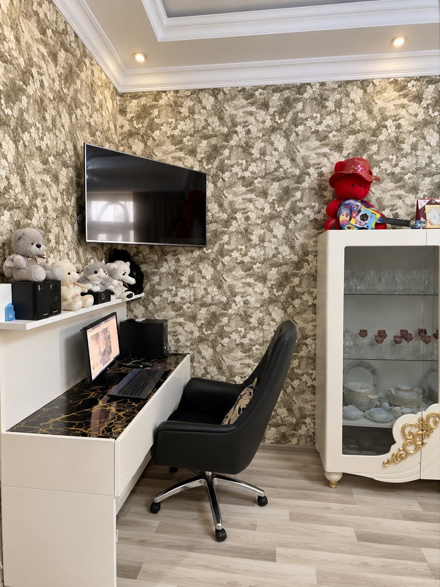 3 otaqlı Köhnə tikili, Memar Əcəmi m., Bakı