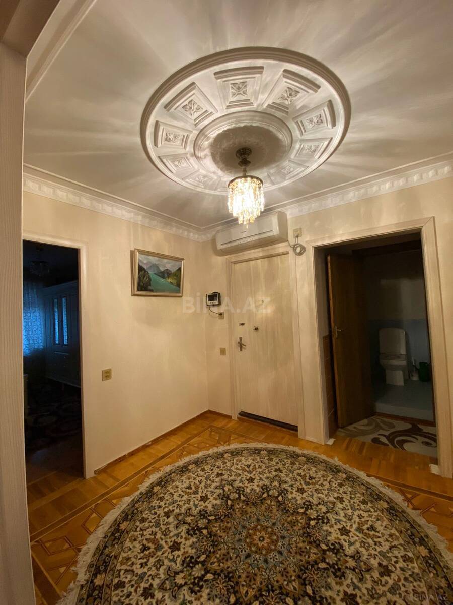 4 otaqlı Köhnə tikili, Neftçilər m., Bakı
