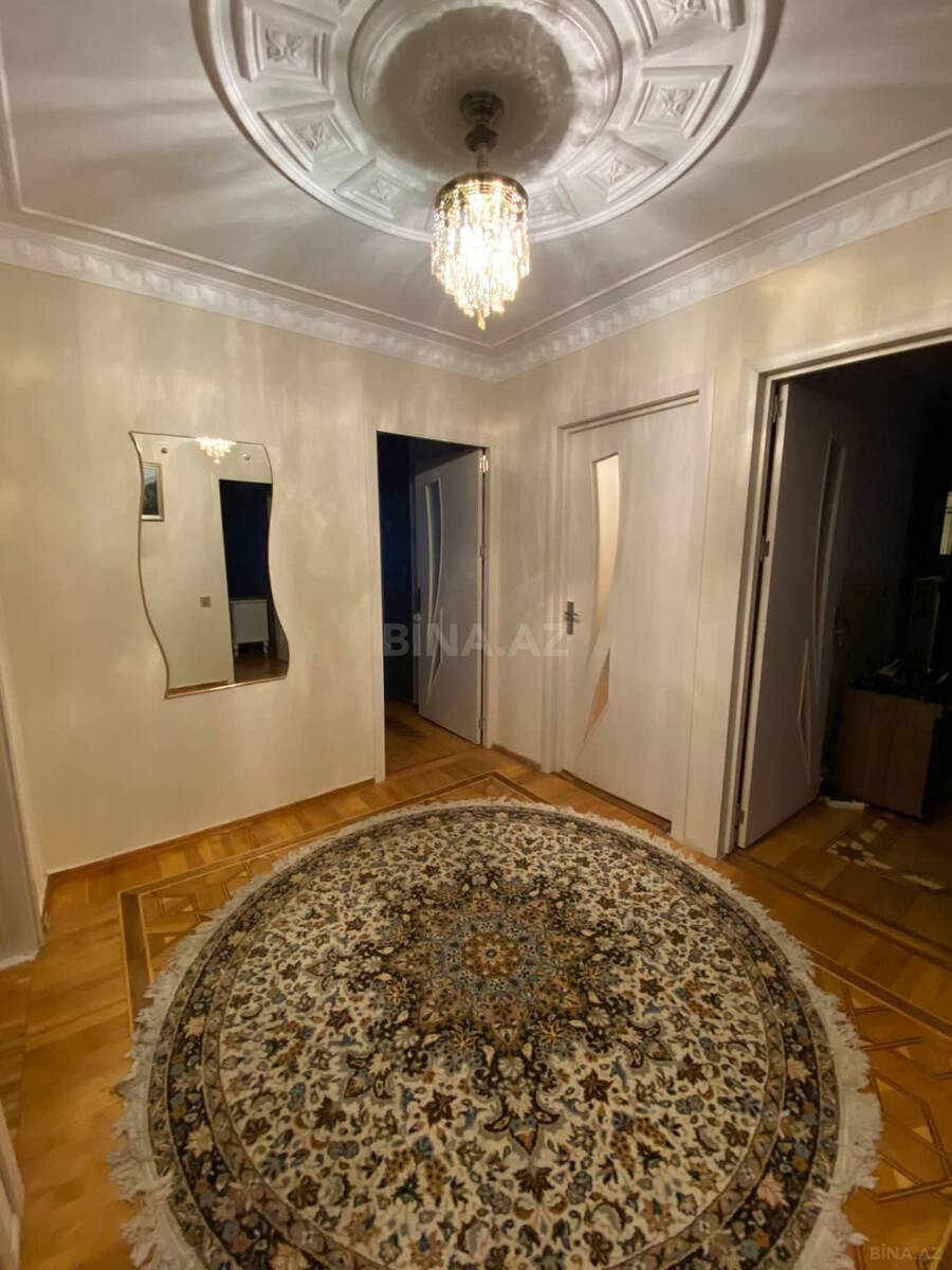 4 otaqlı Köhnə tikili, Neftçilər m., Bakı