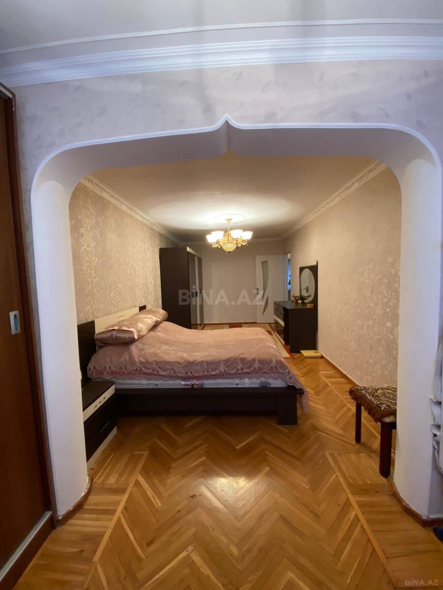 4 otaqlı Köhnə tikili, Neftçilər m., Bakı