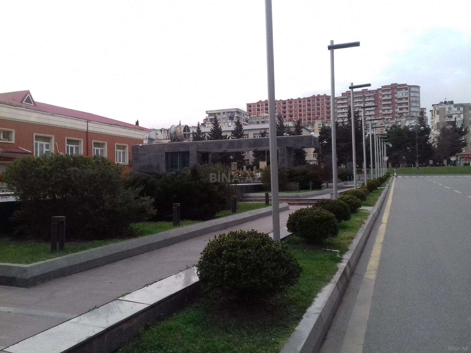 3 otaqlı Köhnə tikili, 8-ci mikrorayon q., Bakı
