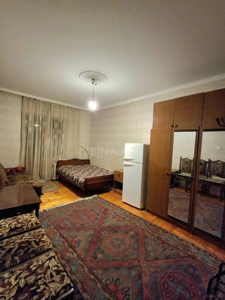 5 otaqlı Köhnə tikili, Xalqlar Dostluğu m., Bakı