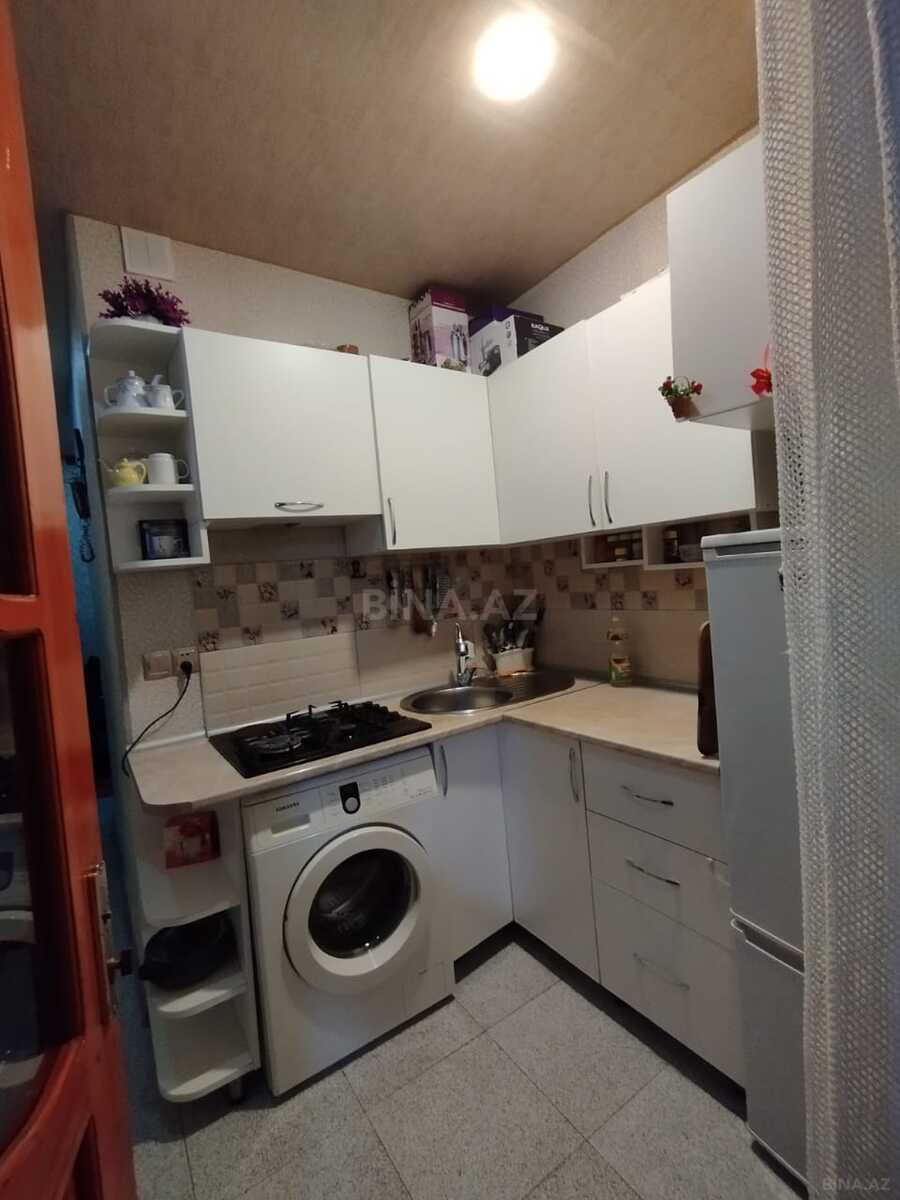 3 otaqlı Köhnə tikili, Memar Əcəmi m., Bakı