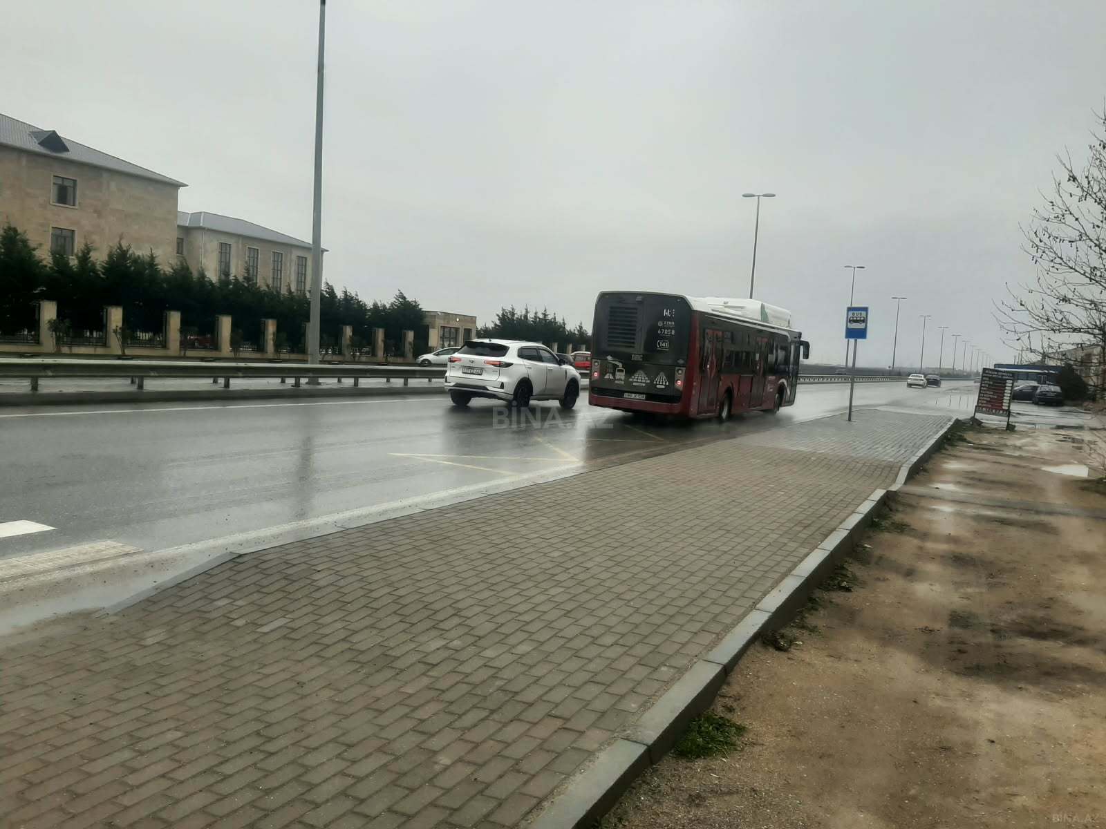 Torpaq satılır, Qala, Bakı