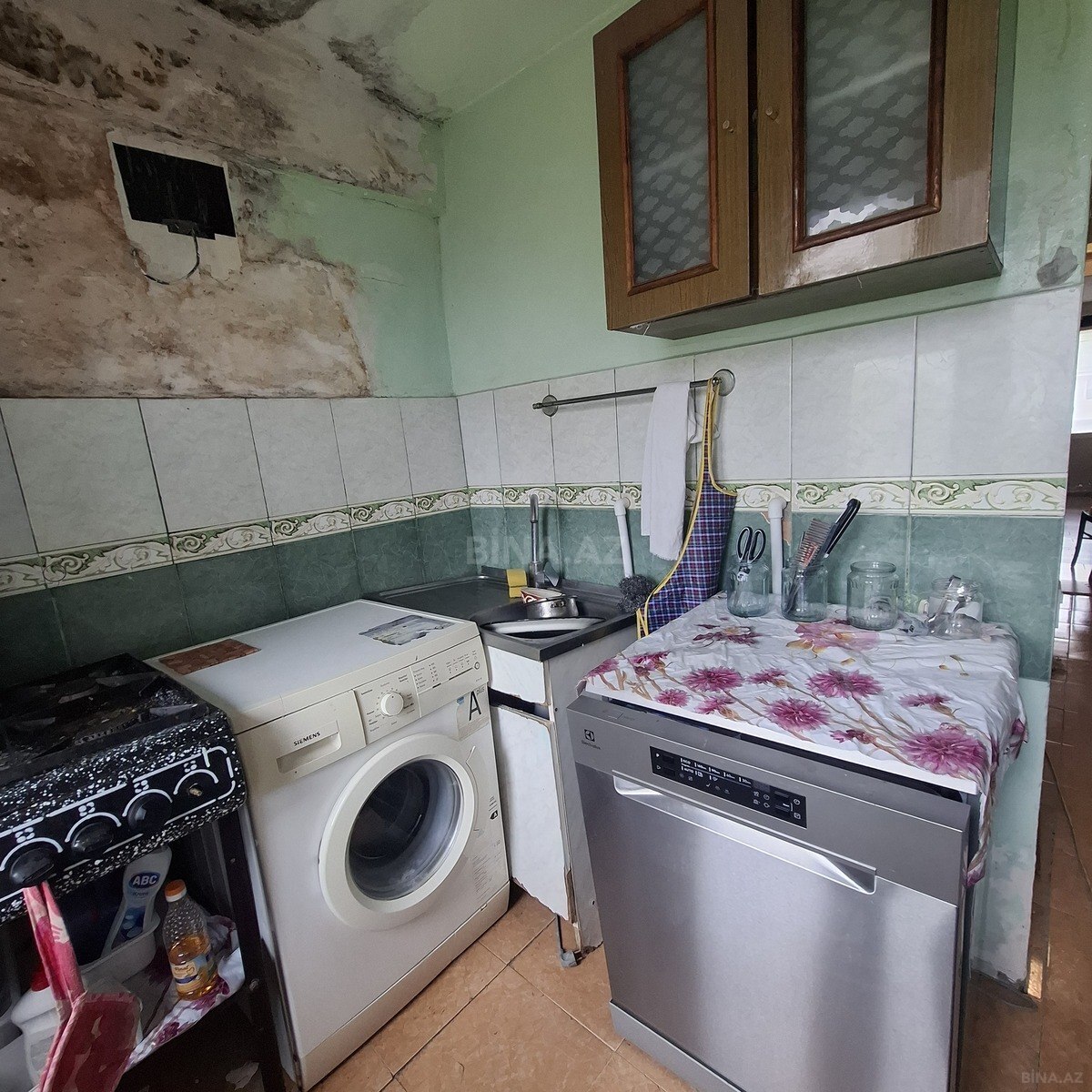 3 otaqlı Köhnə tikili, Elmlər Akademiyası m., Bakı
