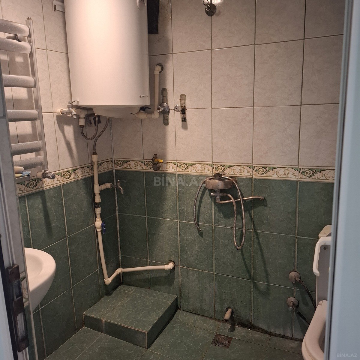 3 otaqlı Köhnə tikili, Elmlər Akademiyası m., Bakı