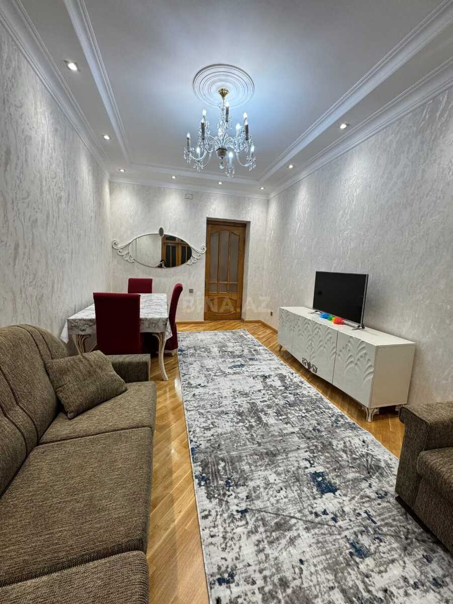3 otaqlı Köhnə tikili, 28 May m., Bakı