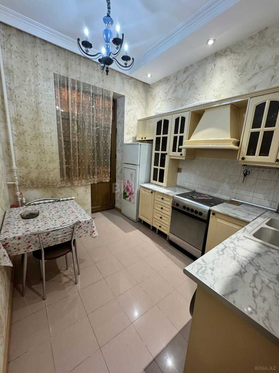 3 otaqlı Köhnə tikili, 28 May m., Bakı