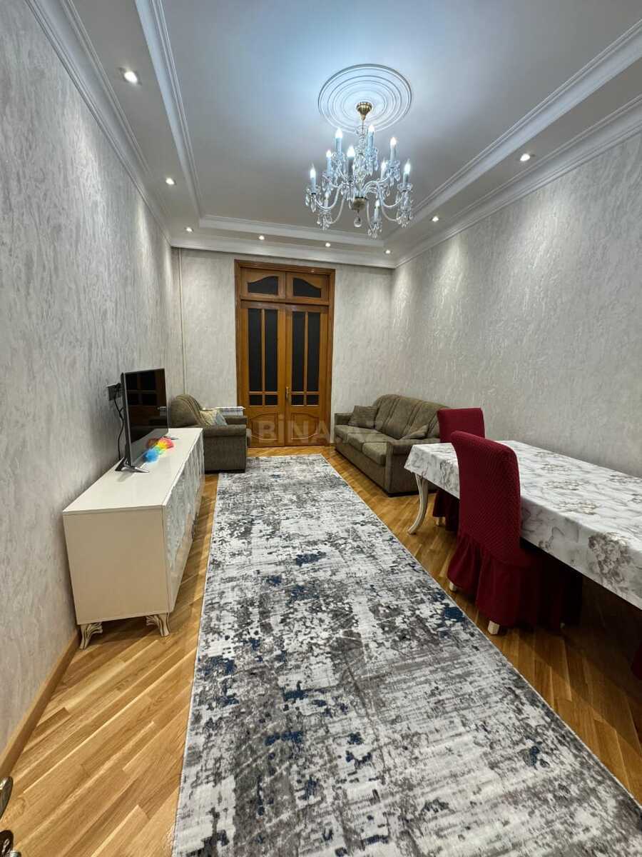 3 otaqlı Köhnə tikili, 28 May m., Bakı