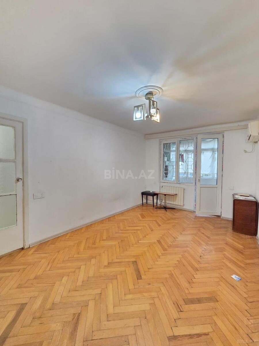 2 otaqlı Köhnə tikili, Elmlər Akademiyası m., Bakı