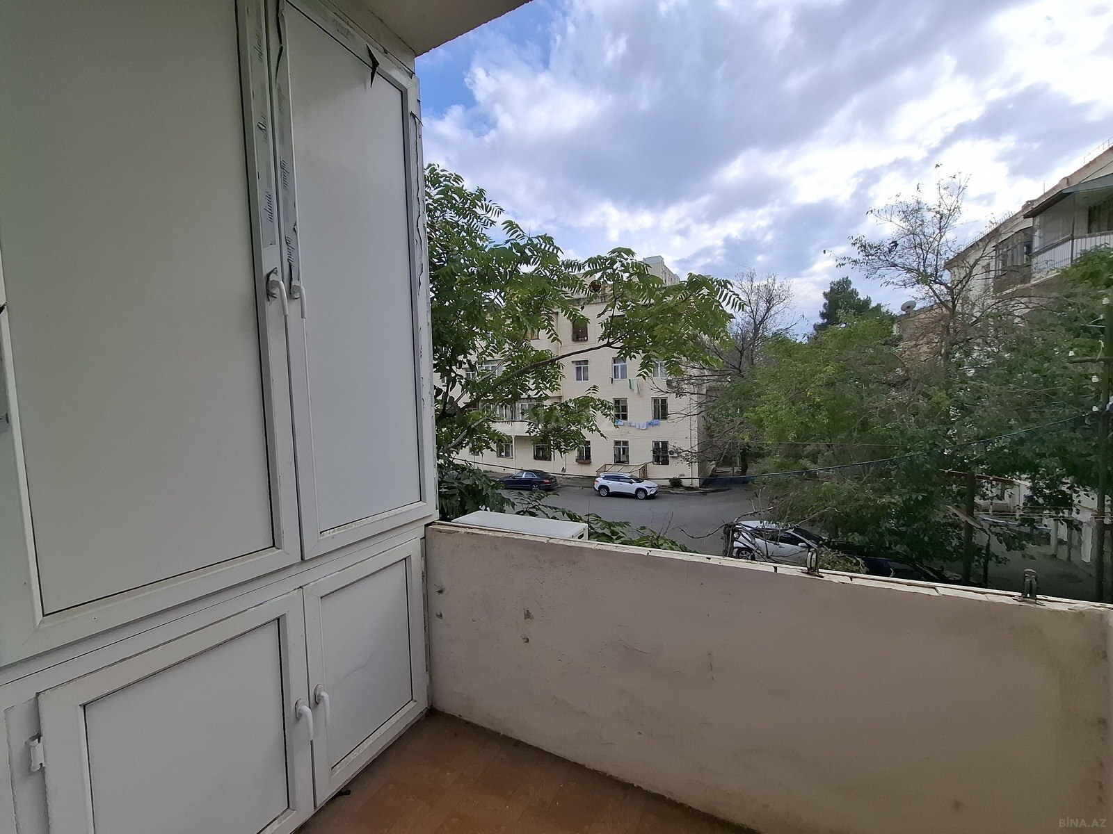 3 otaqlı Köhnə tikili, Qara Qarayev m., Bakı