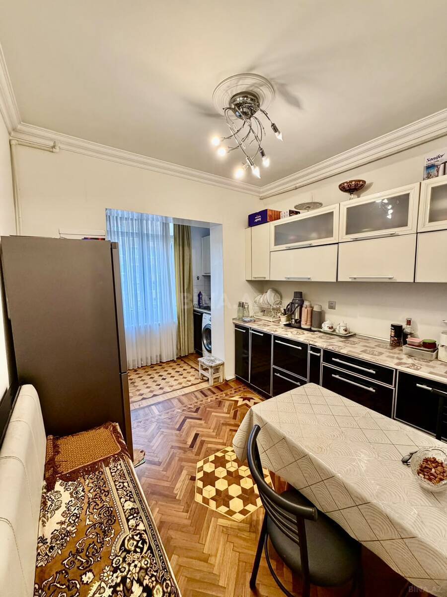 2 otaqlı Köhnə tikili, 8-ci mikrorayon q., Bakı