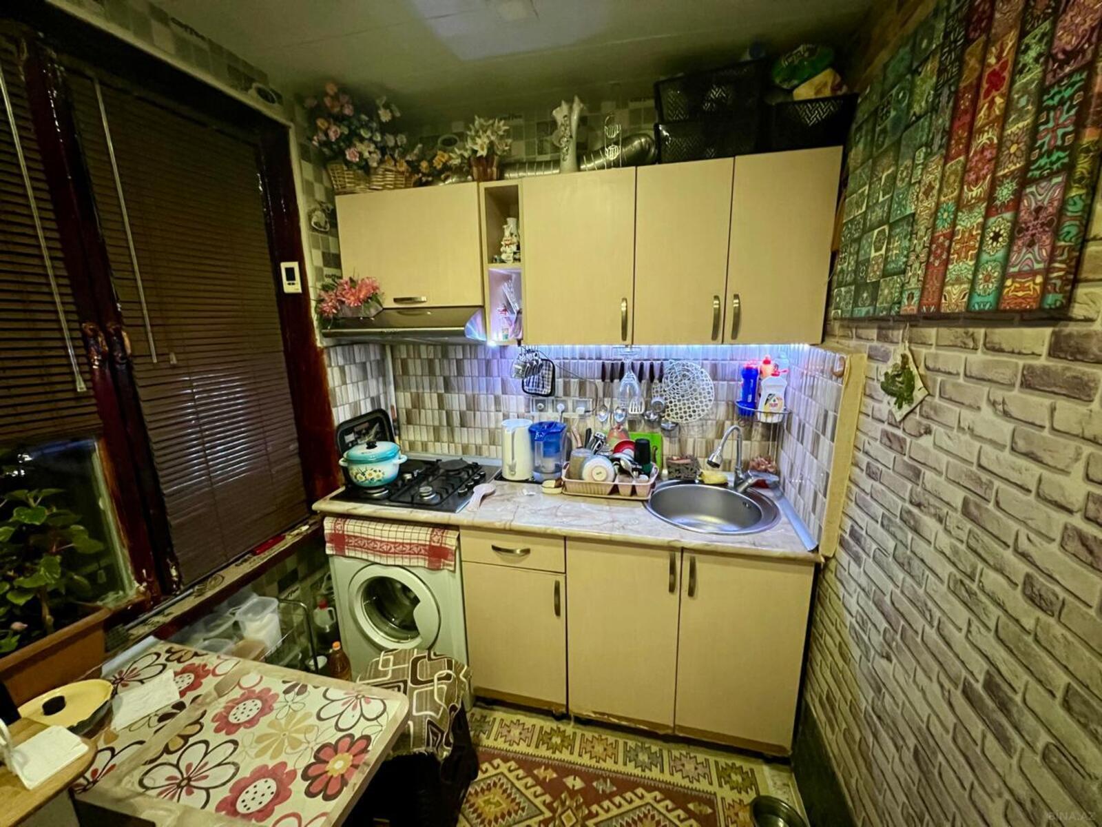 1 otaqlı Köhnə tikili, Elmlər Akademiyası m., Bakı
