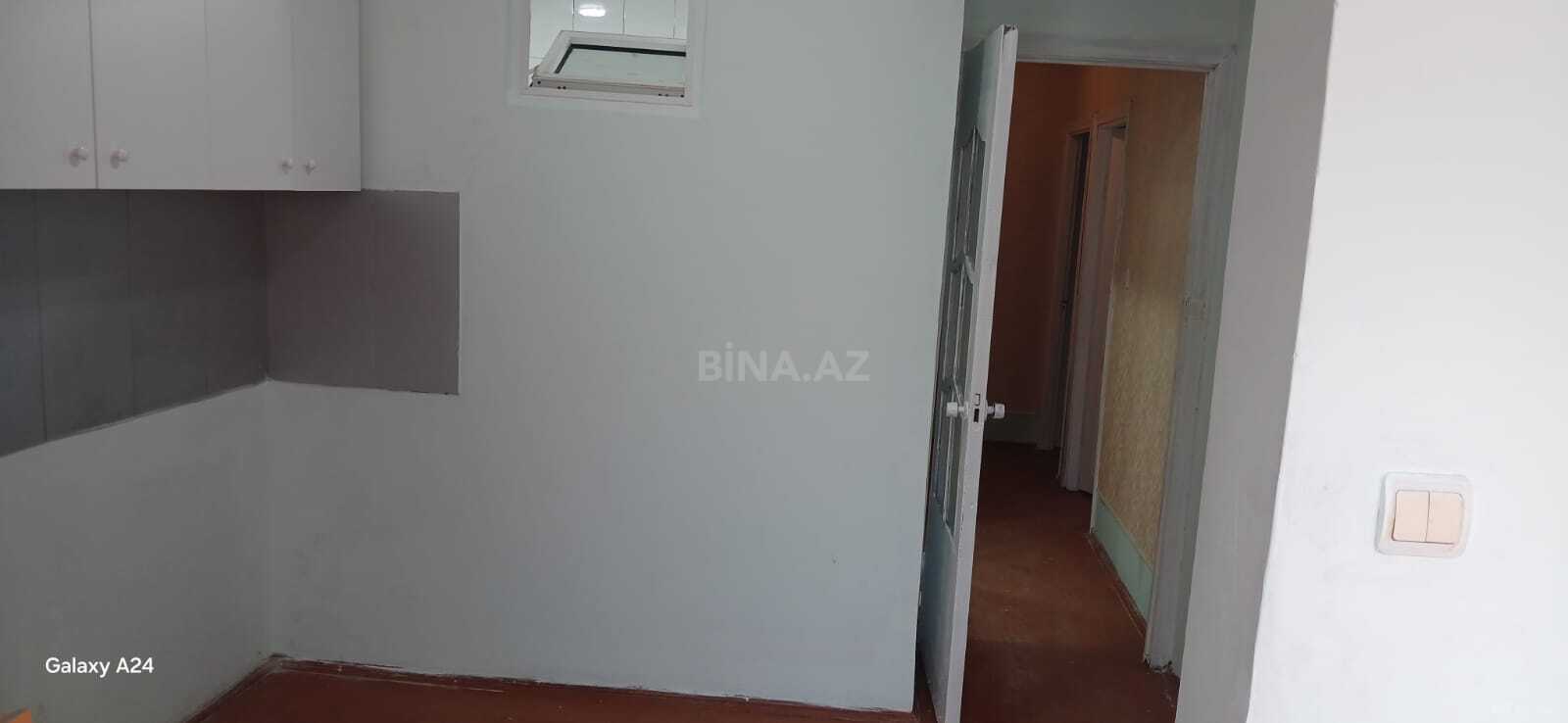 3 otaqlı Köhnə tikili, Həzi Aslanov m., Bakı