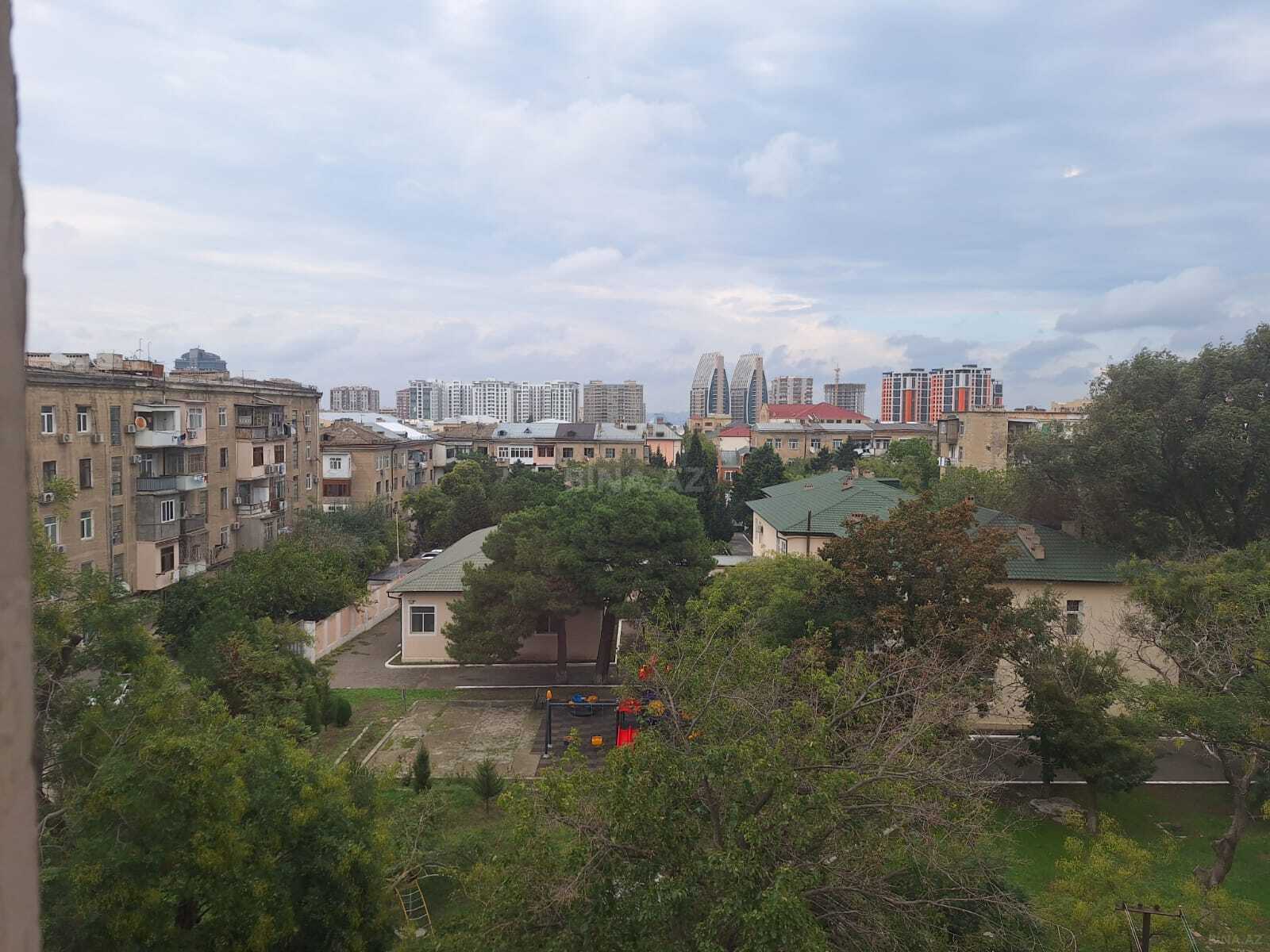 2 otaqlı Köhnə tikili, Elmlər Akademiyası m., Bakı