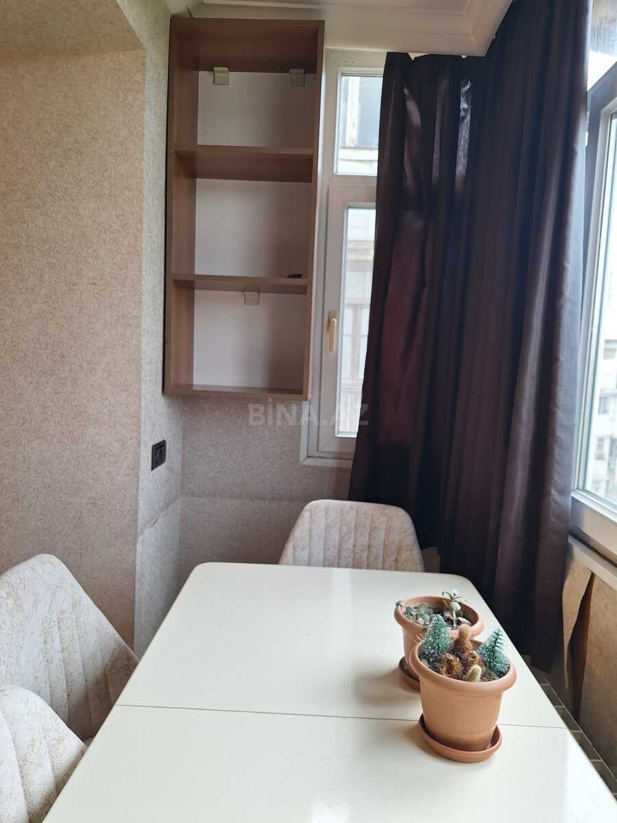 2 otaqlı Köhnə tikili, Elmlər Akademiyası m., Bakı