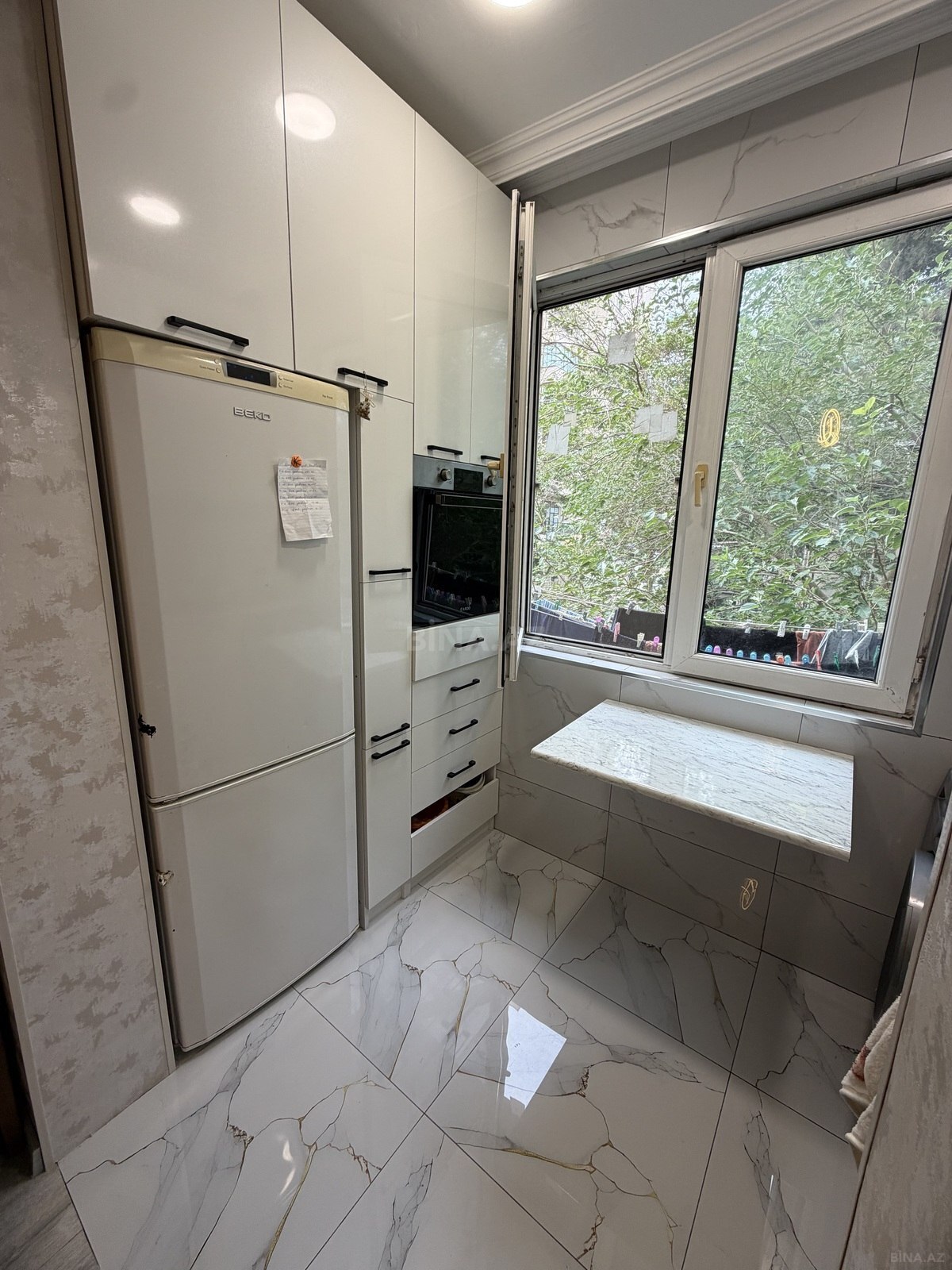 3 otaqlı Köhnə tikili, Memar Əcəmi m., Bakı