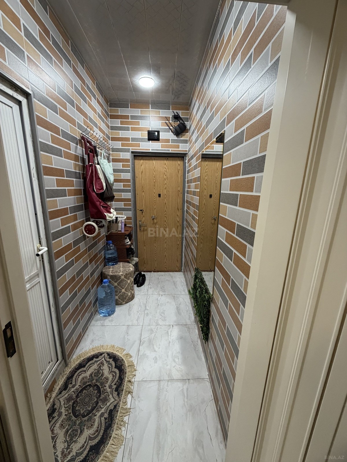 3 otaqlı Köhnə tikili, Memar Əcəmi m., Bakı