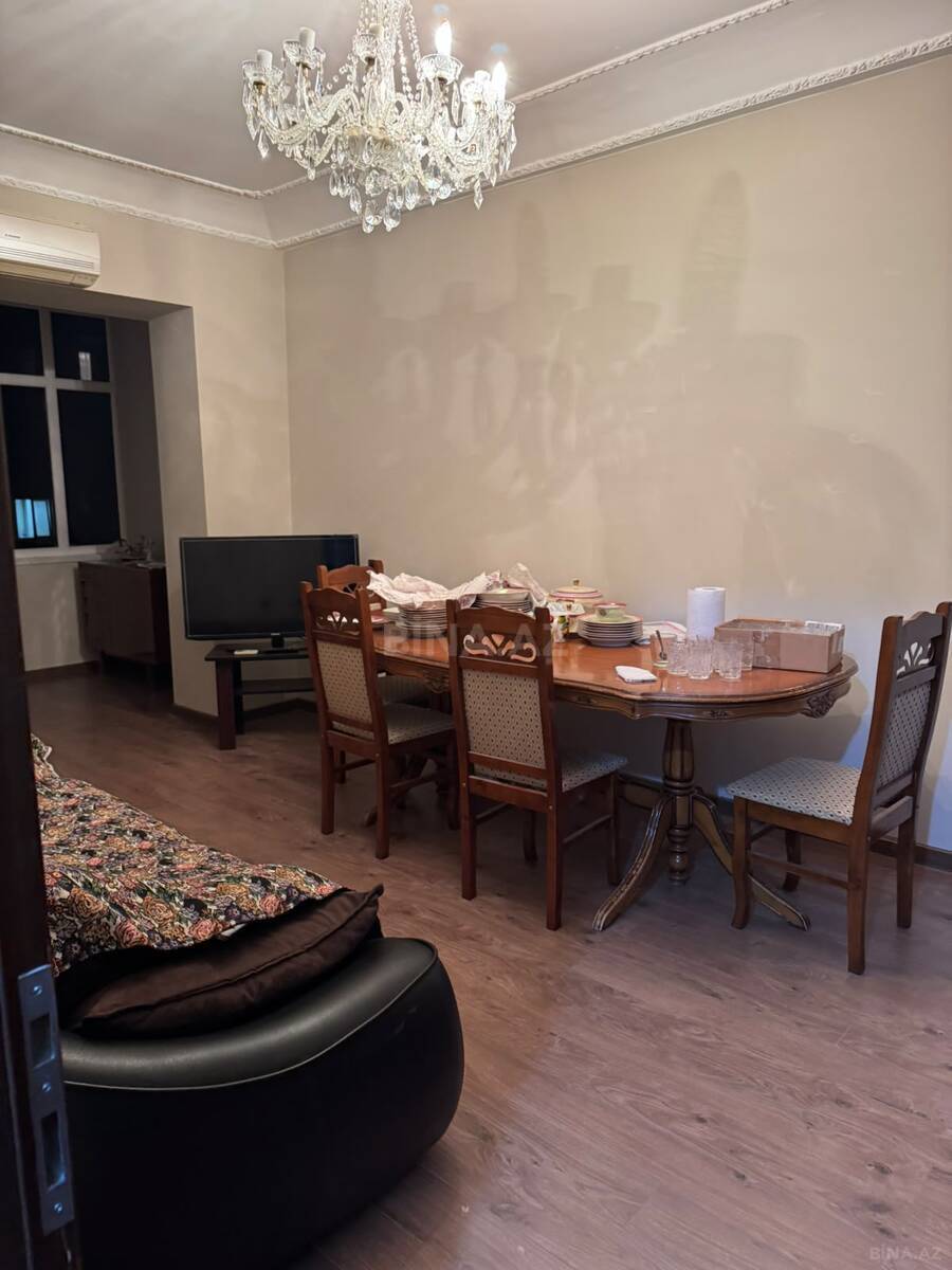 3 otaqlı Köhnə tikili, Nizami m., Bakı