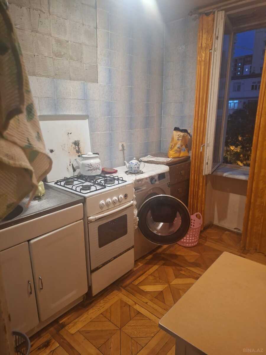 2 otaqlı Köhnə tikili, Elmlər Akademiyası m., Bakı
