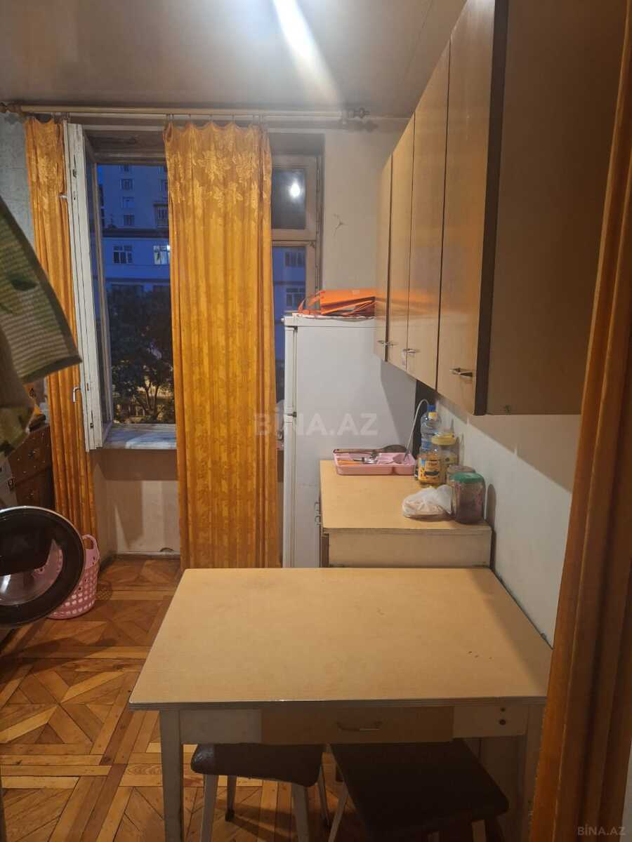 2 otaqlı Köhnə tikili, Elmlər Akademiyası m., Bakı