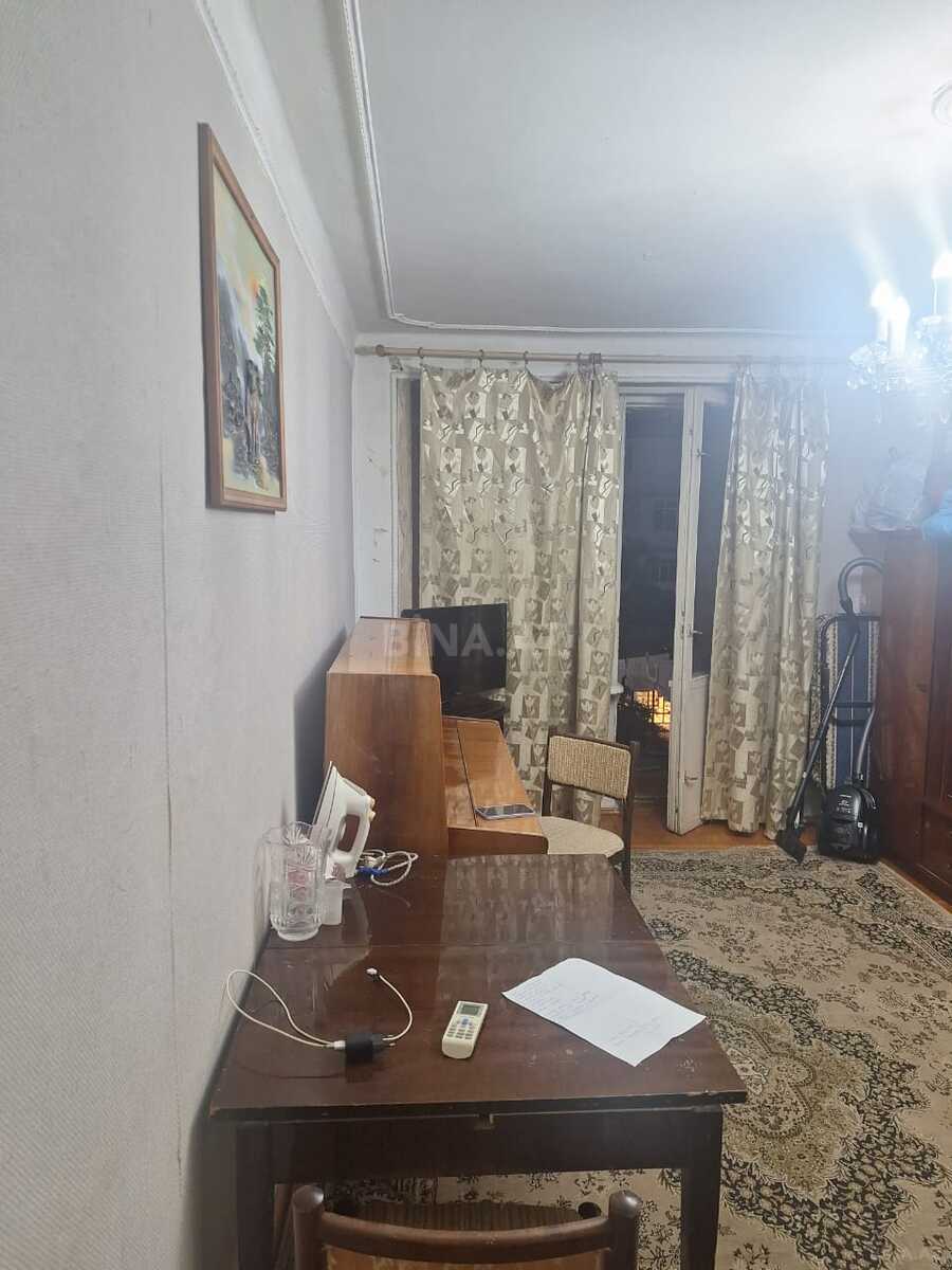 2 otaqlı Köhnə tikili, Elmlər Akademiyası m., Bakı