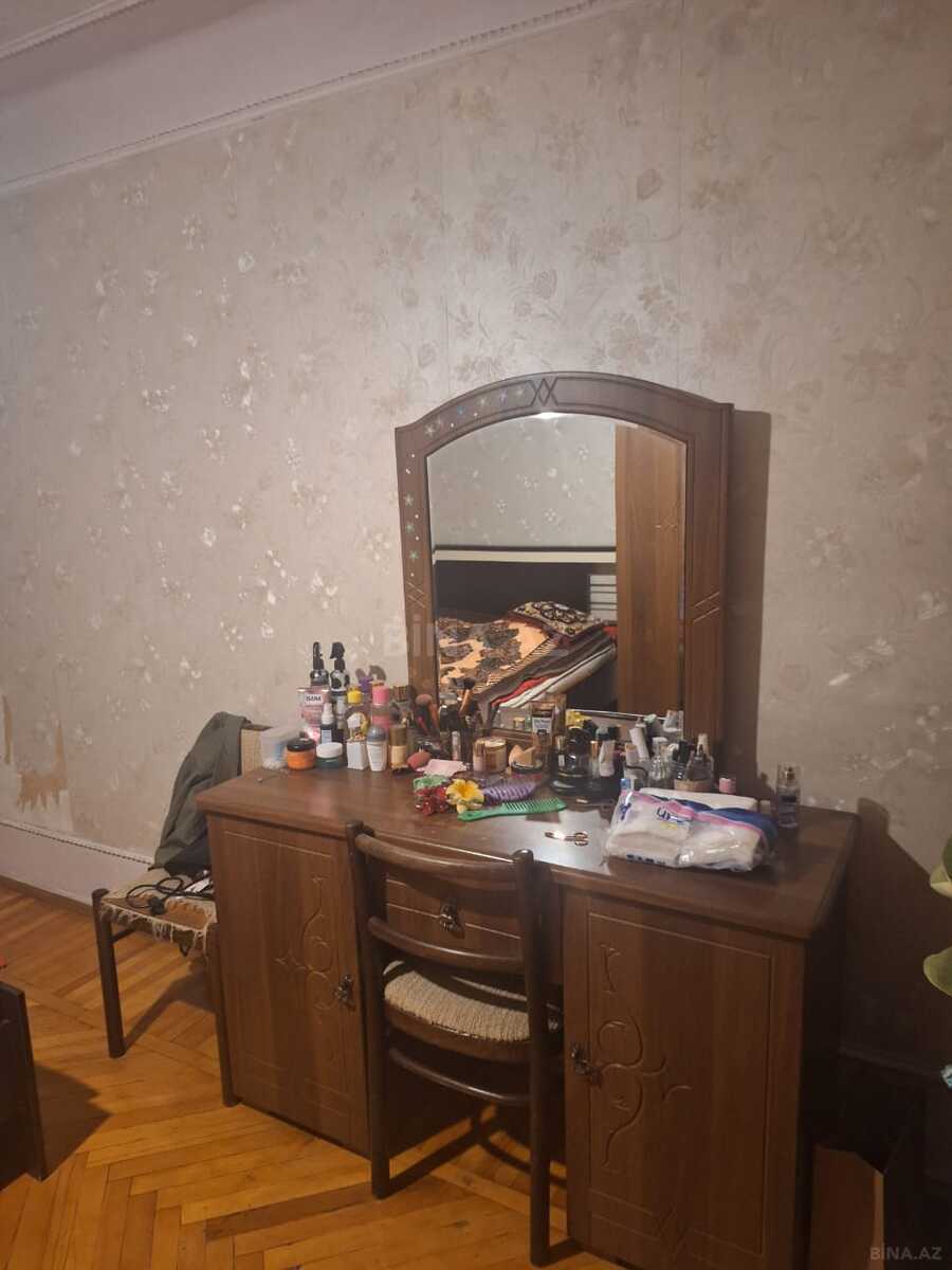 2 otaqlı Köhnə tikili, Elmlər Akademiyası m., Bakı