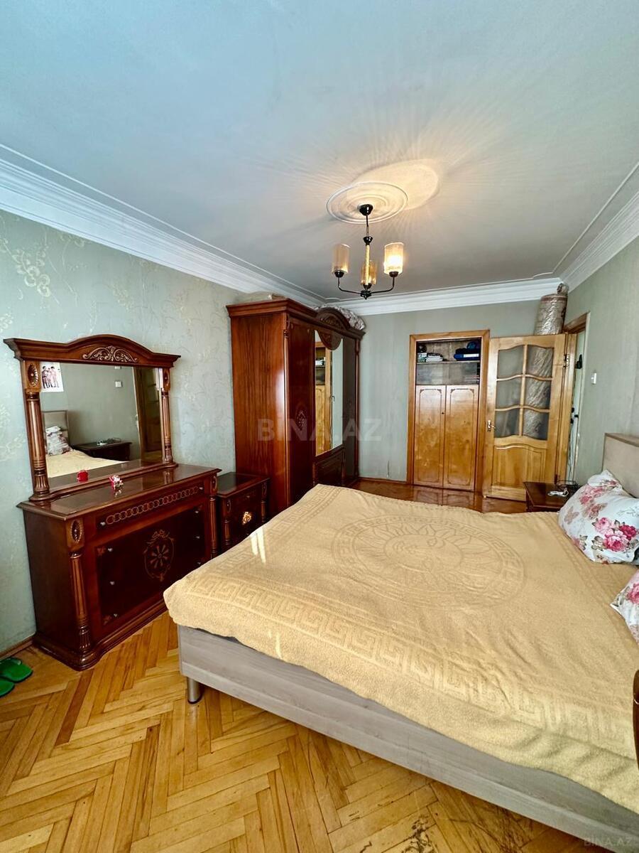 3 otaqlı Köhnə tikili, Qara Qarayev m., Bakı