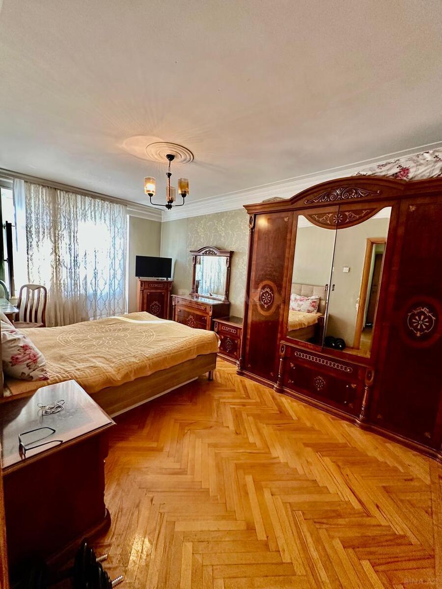 3 otaqlı Köhnə tikili, Qara Qarayev m., Bakı